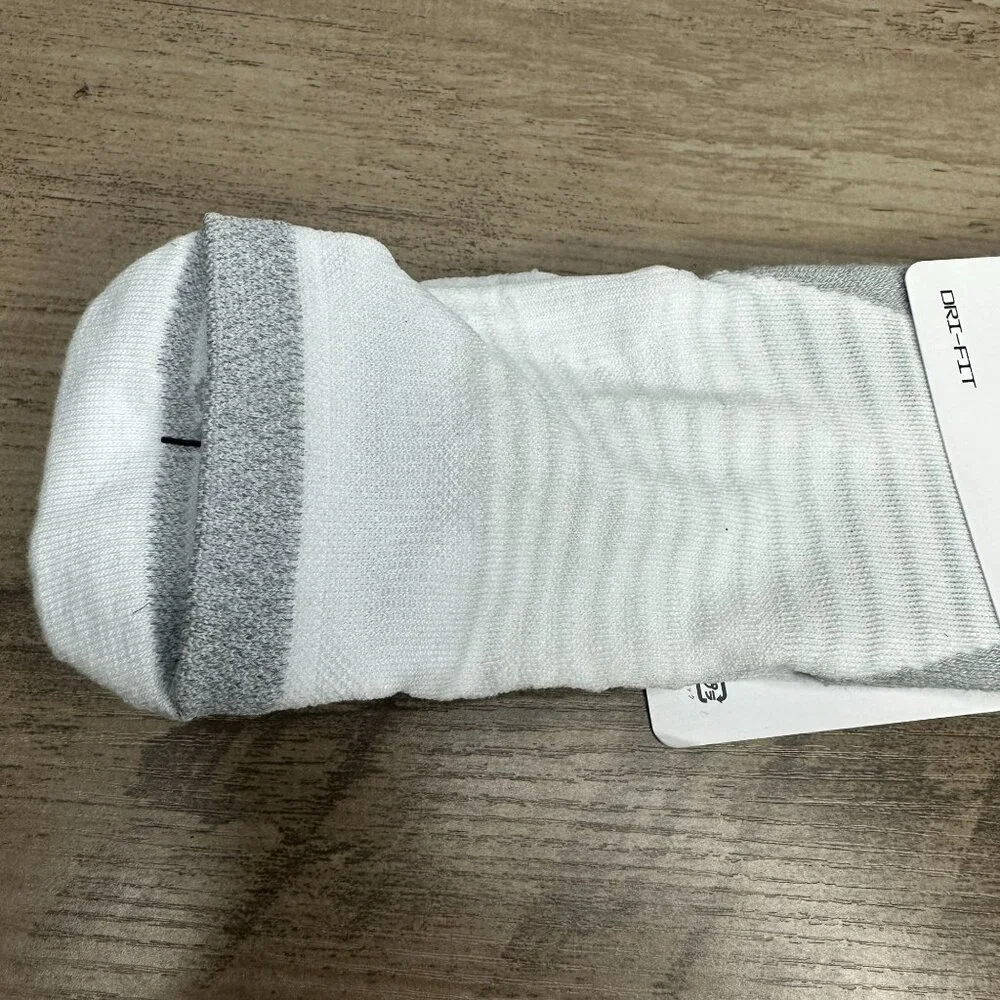 NWT Nike Unisex Spark Cushioned No Show Run Socks White Size Medium (CU7201-100)